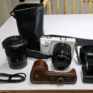 소니 A6000 미러리스 카메라+렌즈 일괄 판매합니다.