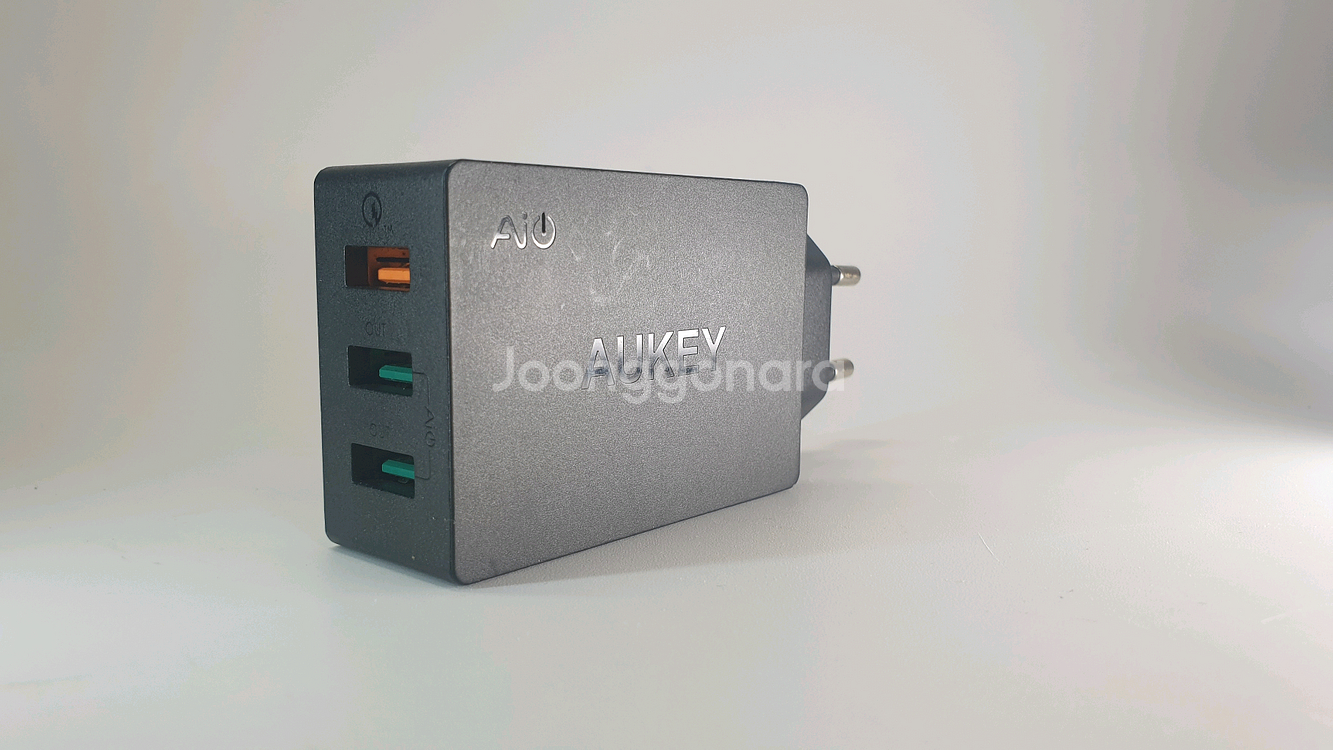 Aukey PA-T2 고속 충전기--0
