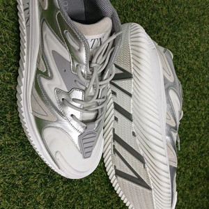 발렌티노 웨이드러너 새신발 판매합니다 270