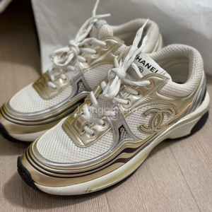 샤넬 샤식스 골드 37.5 (240~245) 급처