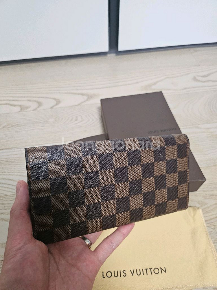 급처 루이비통 에밀리 장지갑--1
