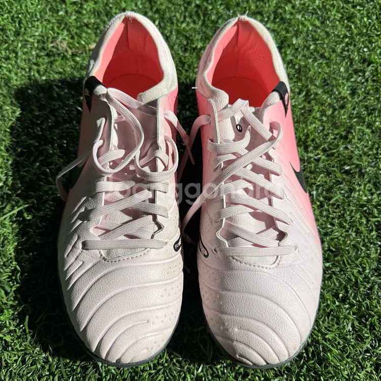 나이키 풋살화 사이즈 270 팝니다--1