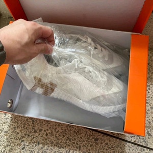 에르메스 바운싱 스니커즈 41사이즈 판매합니다