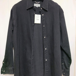 솔리드옴므 블랙 셔츠 새제품 판매합니다.