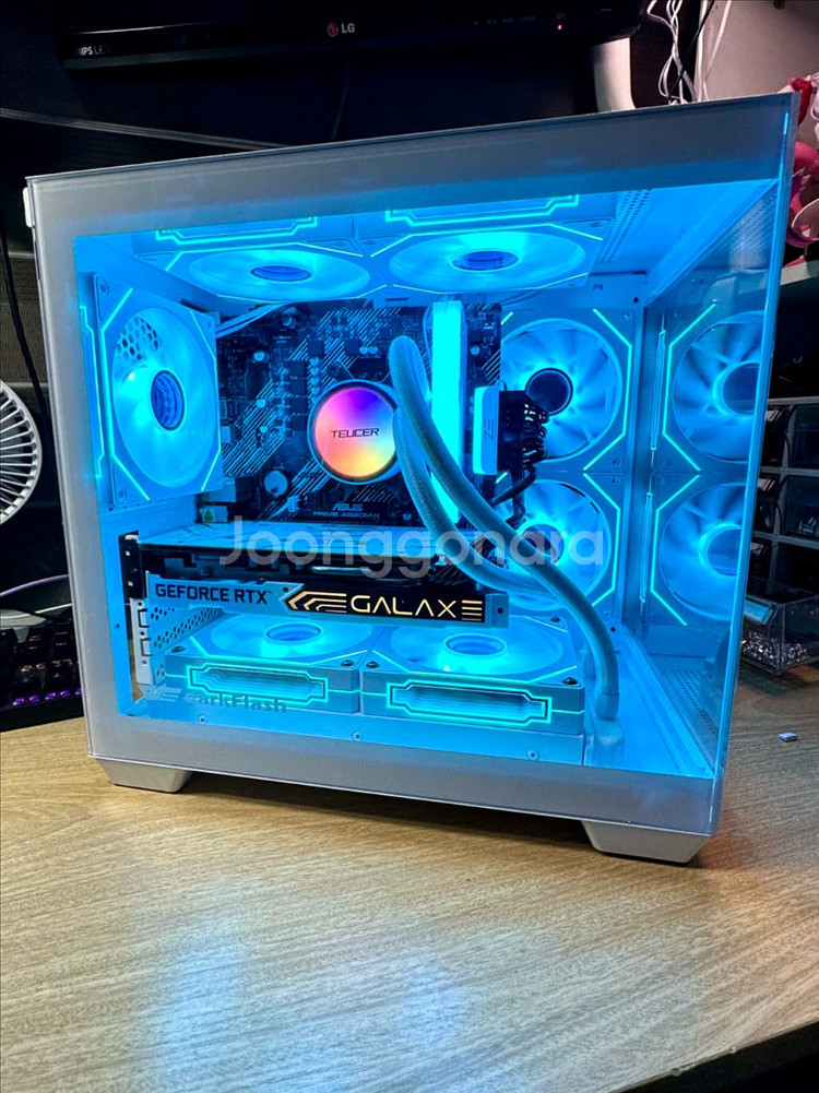 데스크탑 PC 컴퓨터 팝니다. 게이밍·영상편집·화이트--4