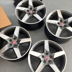 재규어 XE R-Sport 18인치 휠 + 윈터 타이어