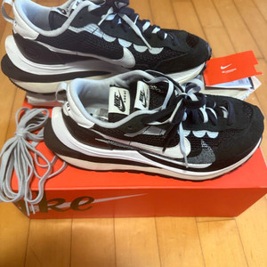 나이키x사카이 베이퍼와플 검흰 270