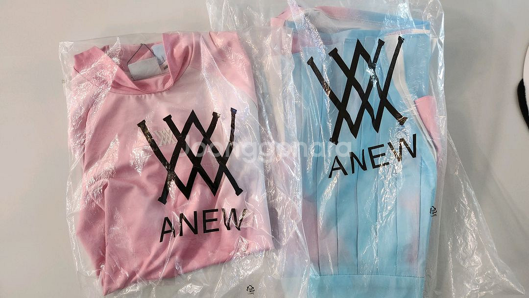 (새상품) 어뉴골프 그라데이션 티셔츠 스커트 세트--4