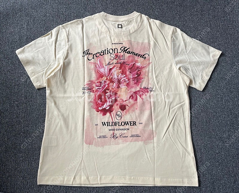 우영미 반팔티 백로고 플라워 아이보리 새상품--0