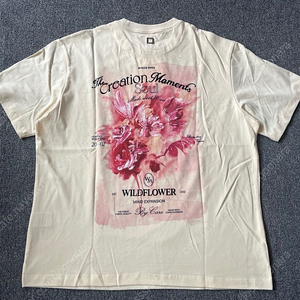 우영미 반팔티 백로고 플라워 아이보리 새상품