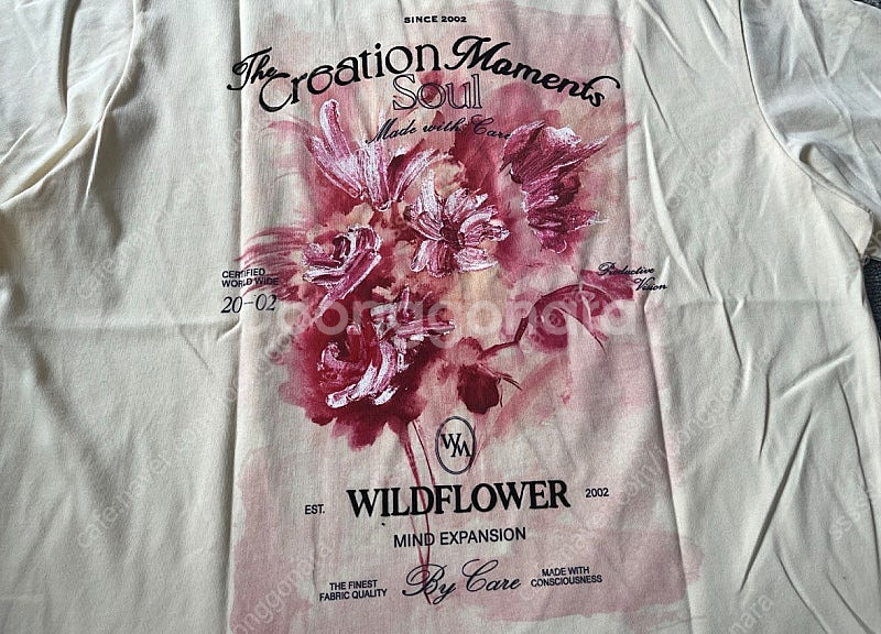 우영미 반팔티 백로고 플라워 아이보리 새상품--2