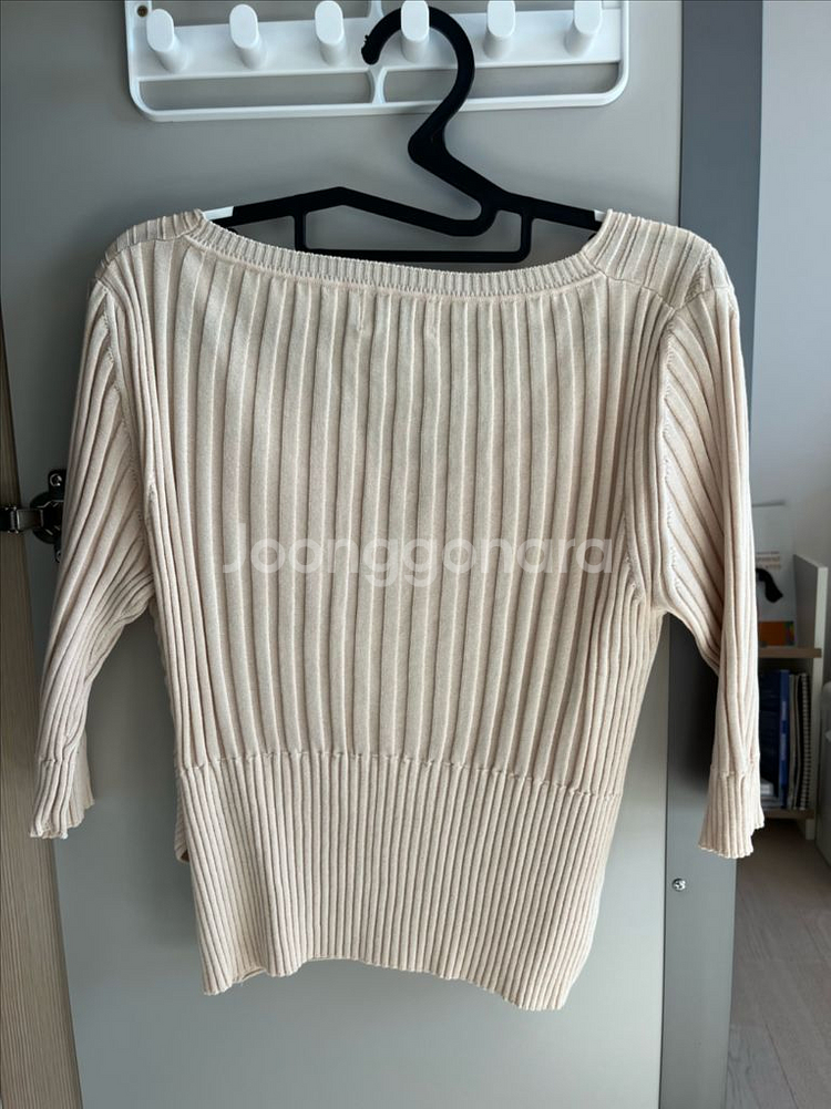 타임 5부 브이넥 니트--1