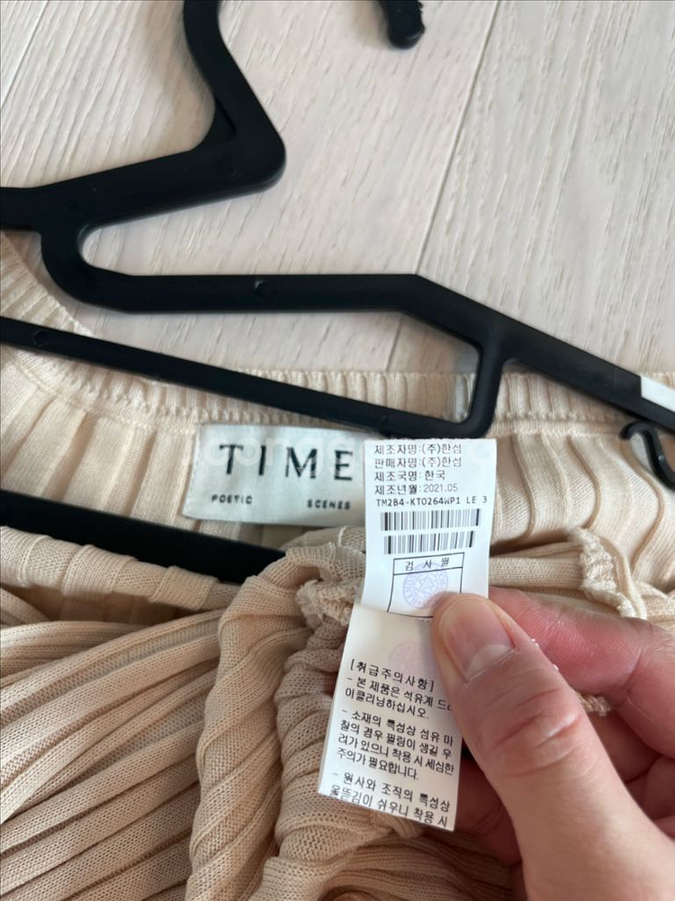 타임 5부 브이넥 니트--3