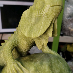 수암옥 카멜레온조각