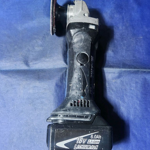 마끼다 18v 충전그라인더 DGA402 팝니다
