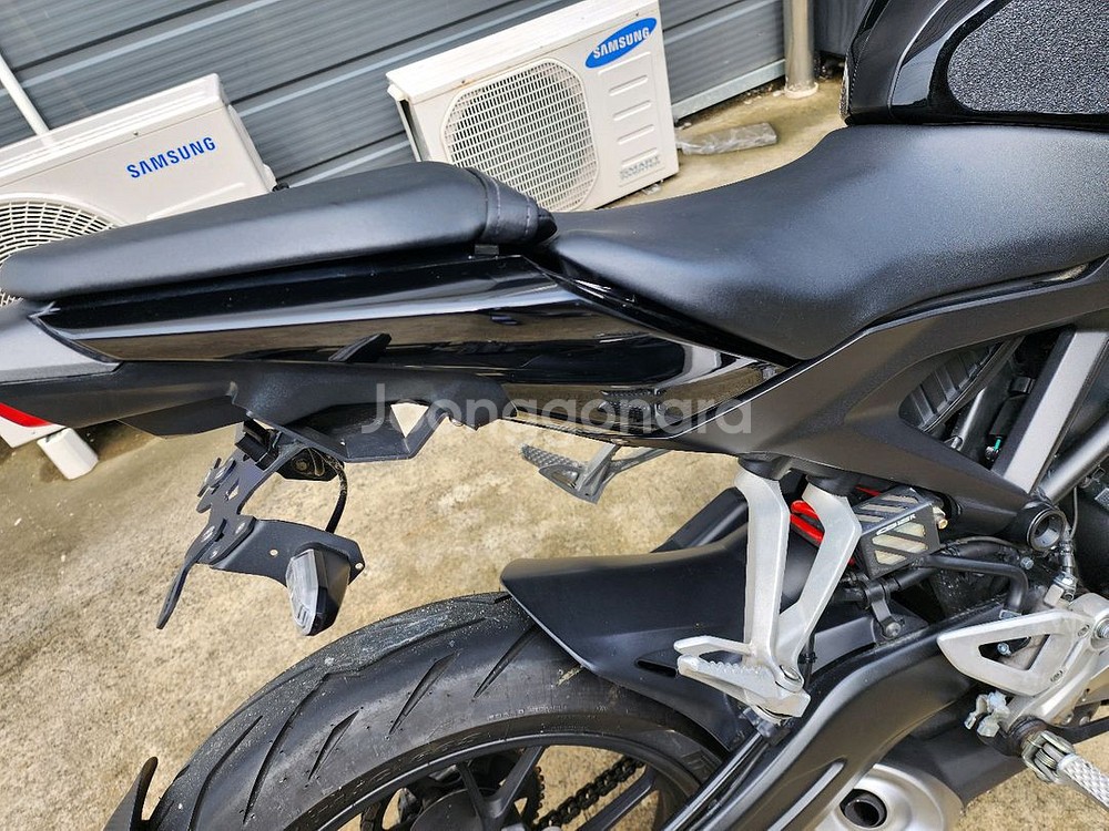 19년식 혼다 CB 125R 블랙 판매--4