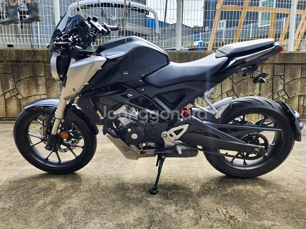19년식 혼다 CB 125R 블랙 판매--1