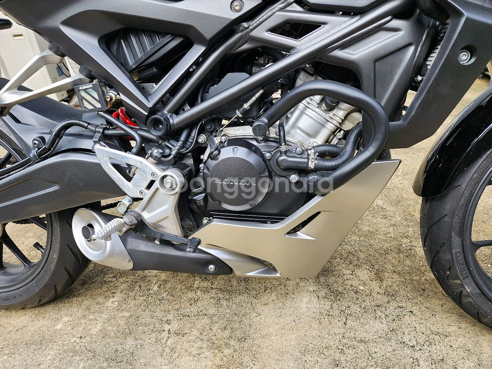 19년식 혼다 CB 125R 블랙 판매--5