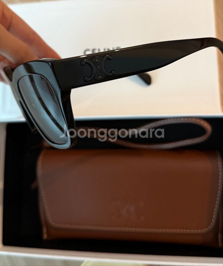 셀린느 트리옹프9 선글라스 (블랙로고)--0