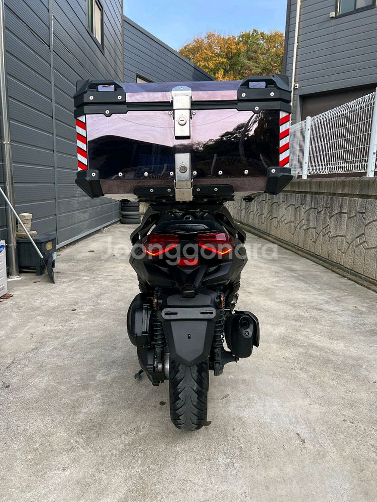 23년식 야마하 XMAX 300 블랙 페리모델 판매--3