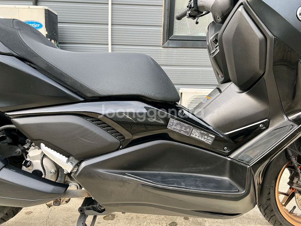 23년식 야마하 XMAX 300 블랙 페리모델 판매--5