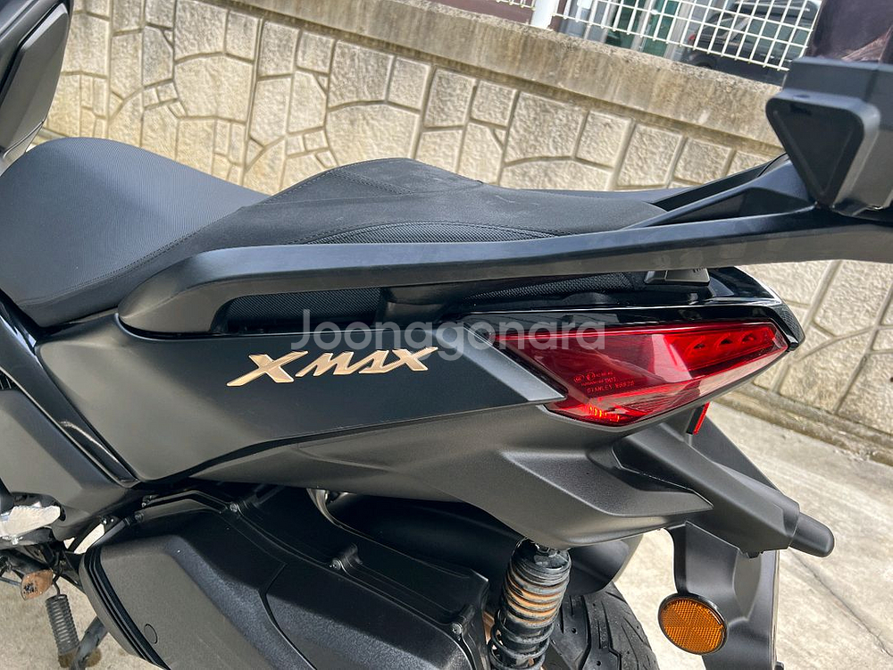 23년식 야마하 XMAX 300 블랙 페리모델 판매--9