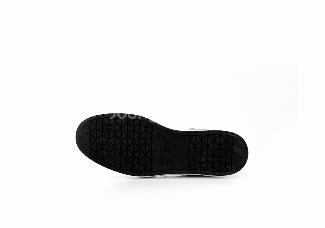 [9] 프라다 삼각로고 다운타운 로우탑 스니커즈 실버--4