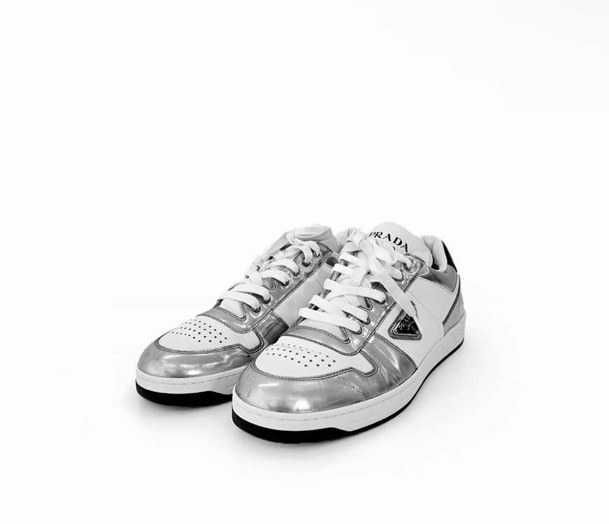[9] 프라다 삼각로고 다운타운 로우탑 스니커즈 실버--2