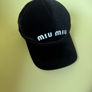 미우미우 볼캡