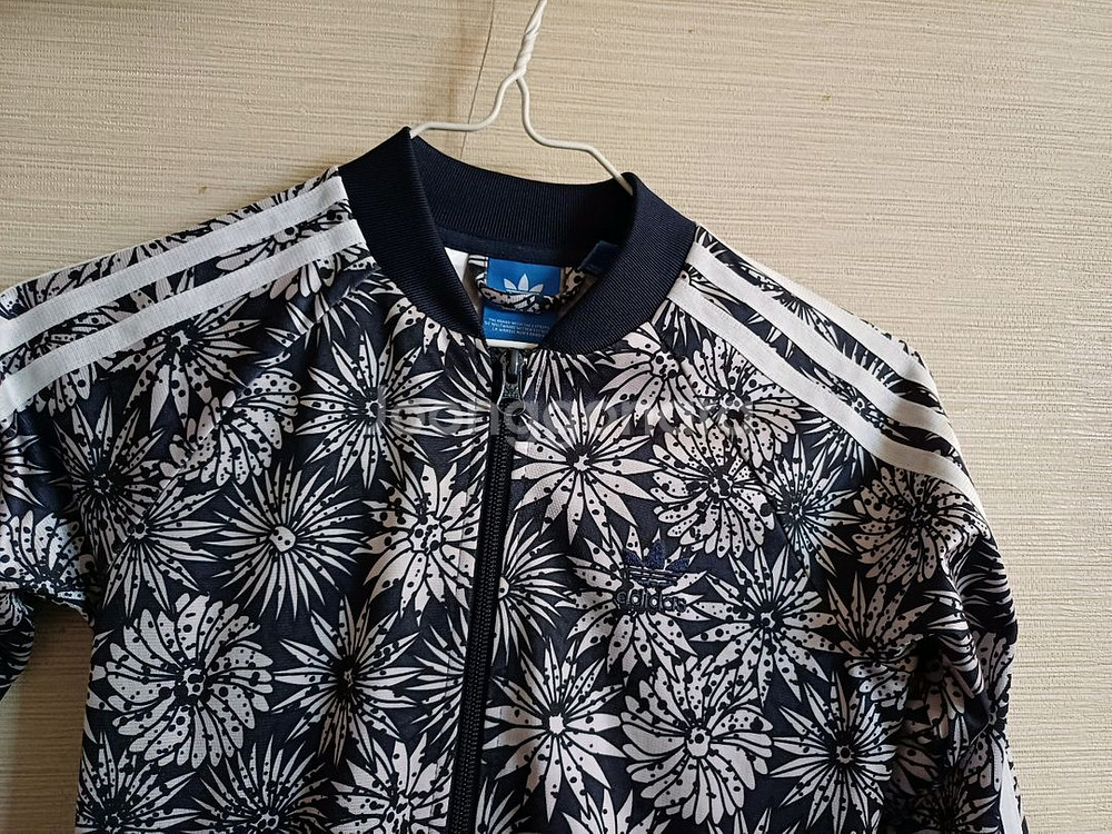 새상품급 아디다스 꽃무늬 트레이닝 자켓 140--1