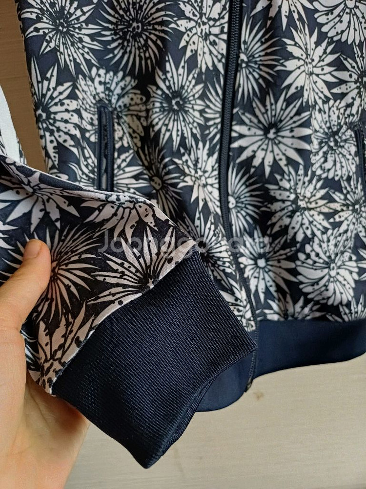 새상품급 아디다스 꽃무늬 트레이닝 자켓 140--2