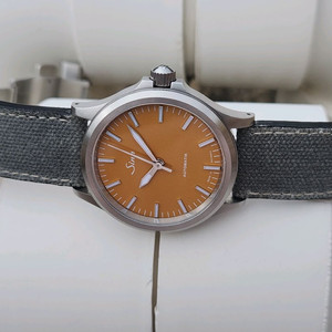 sinn 555 Citrine Yellow