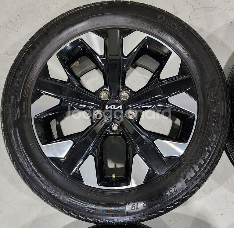 스포티지 NQ5 그래비티 19인치 휠타이어--1