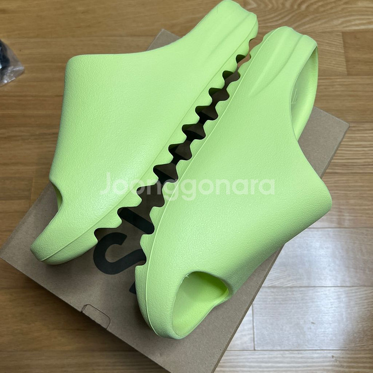 아디다스 이지 슬라이드 글로우 그린 285 사이즈 10--1