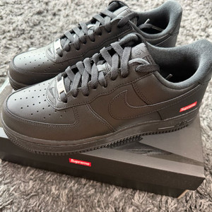 나이키 슈프림 에어포스1 블랙 265 새상품