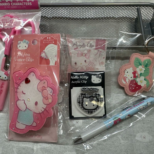 헬로키티 산리오 아크릴 클립 집게 키링 헤어집게 볼펜