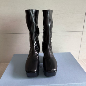 프라다 브러시드 부츠