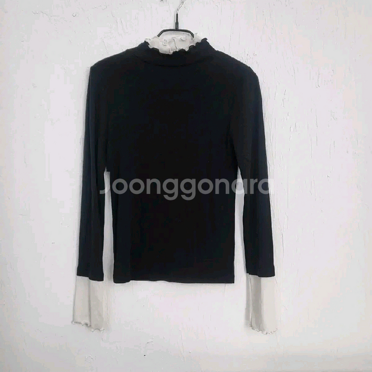 소매 프릴 반폴라티 / 블랙 긴팔 / 여성 슬림핏 이너--4