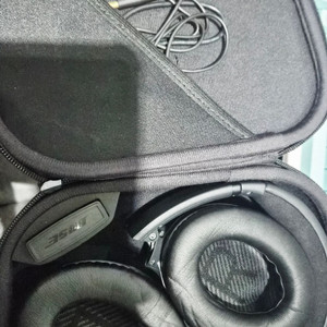 Bose 노이즈 캔슬링 헤드폰 팝니다.