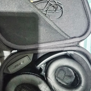 Bose 노이즈 캔슬링 헤드폰 팝니다.