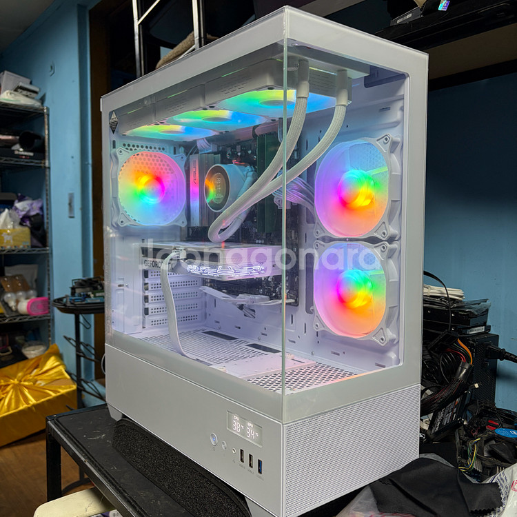 라이젠 9600X RTX5060 어항 수냉 본체--1