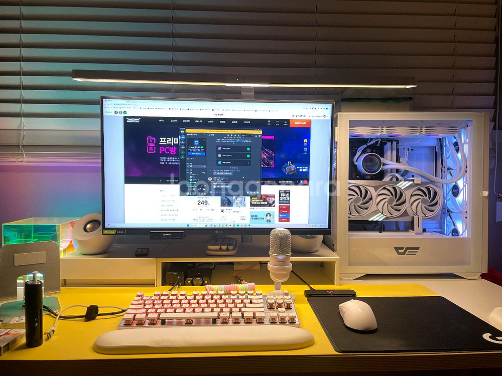 라이젠7800x3d 4070ti 게이밍pc 화이트감성--0