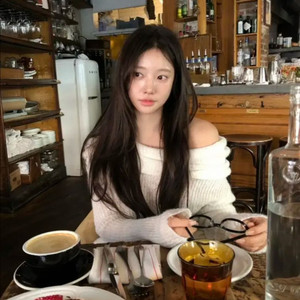 더위시 리즈(leeds) 밀크 오프숄더 니트 아이보리