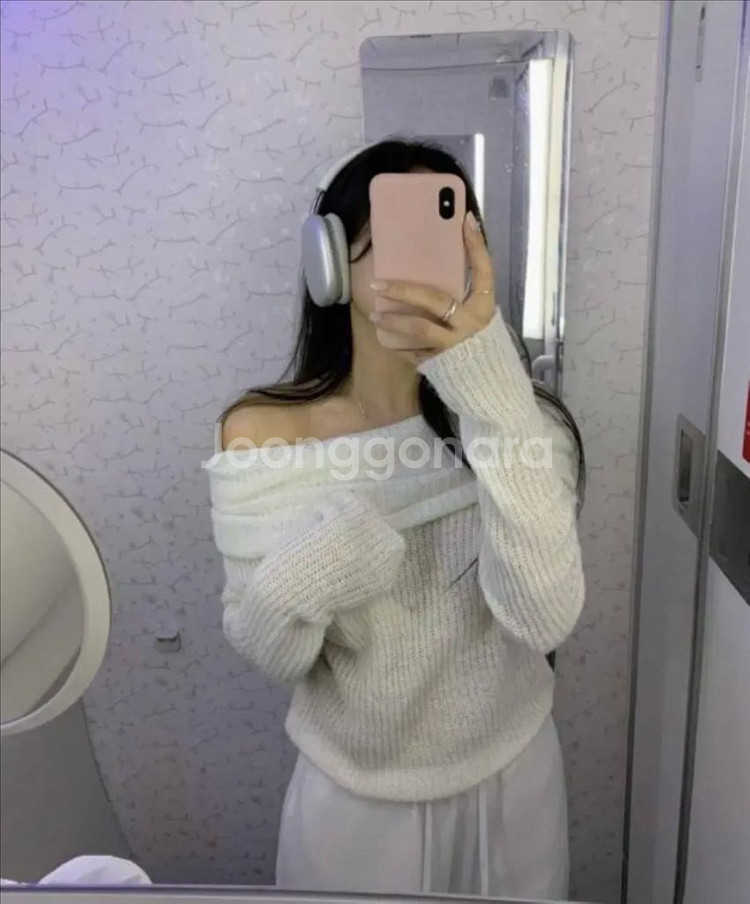 더위시 리즈(leeds) 밀크 오프숄더 니트 아이보리--2