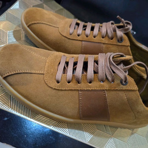 생로랑 스웨이드 스니커즈