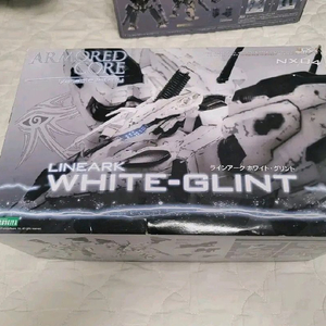 코토부키야 아머드코어 화이트 글린트