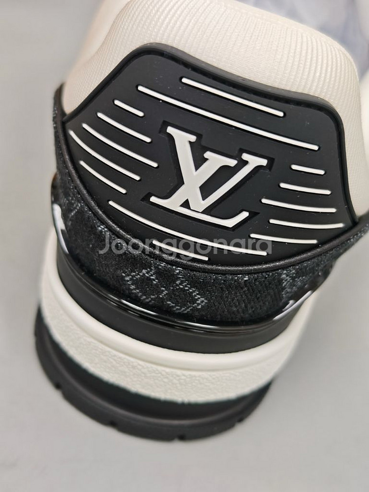 루이비통 LV 트레이너 스니커즈 모노그램 데님 블랙--6
