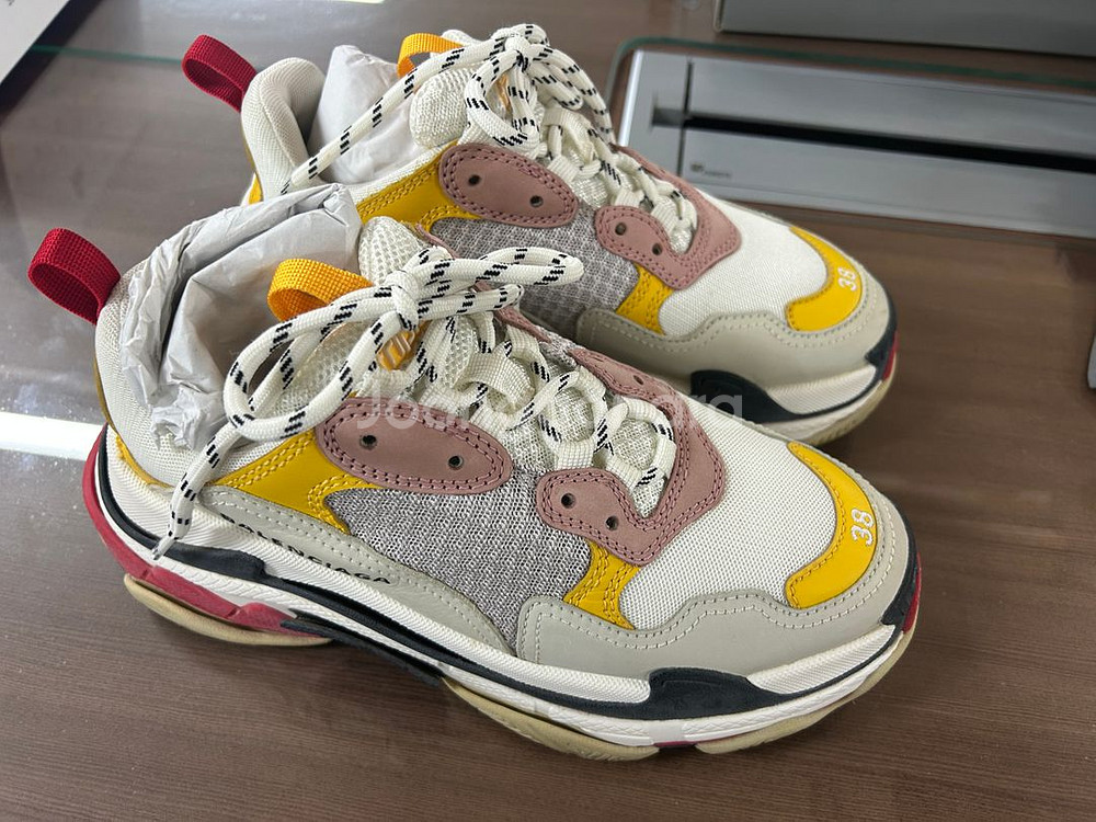 [발렌시아가] 트리플S 스니커즈/멀티 38(250mm)--0