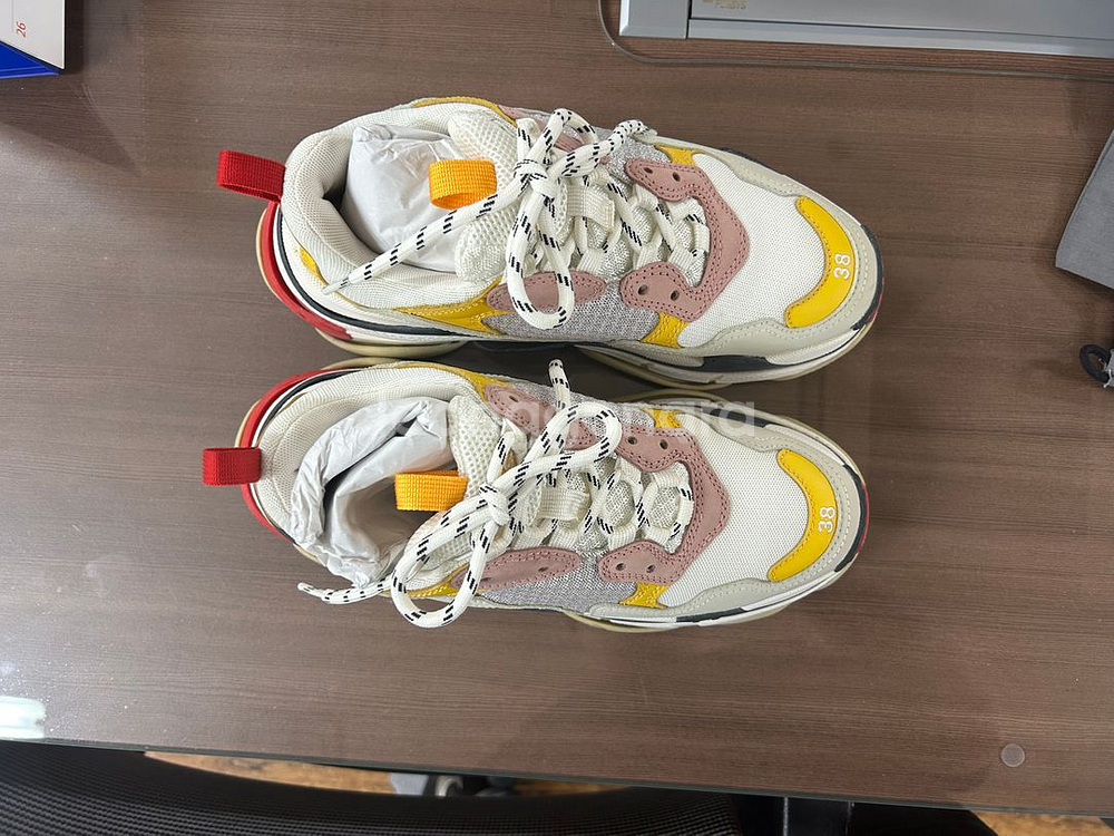 [발렌시아가] 트리플S 스니커즈/멀티 38(250mm)--1