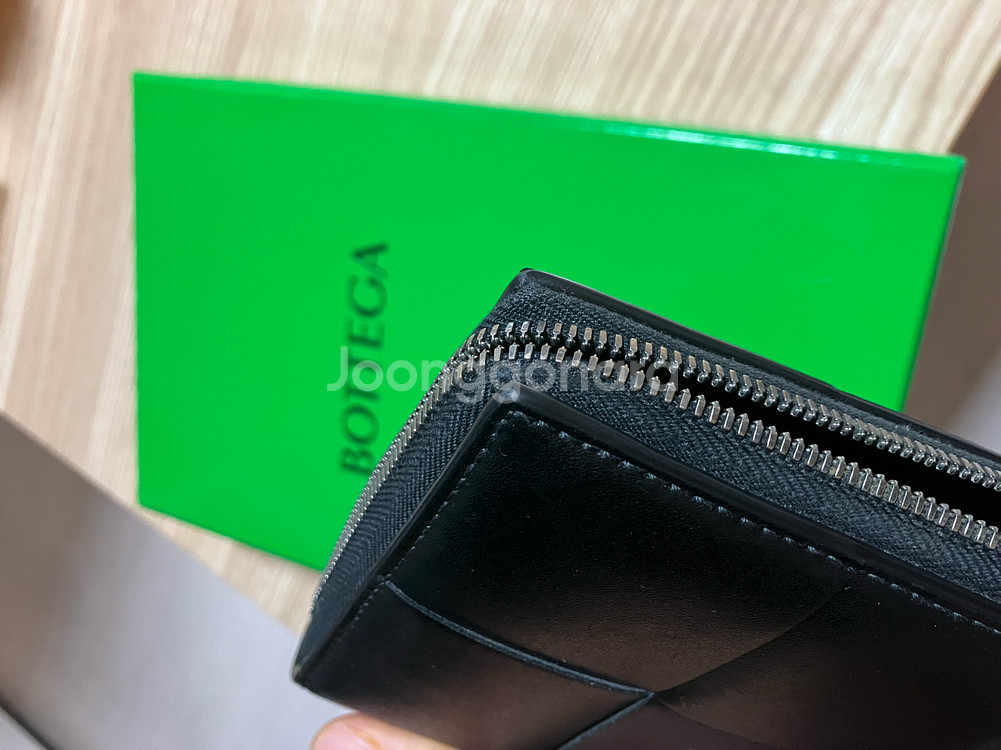 보테가베네타 카세트위빙 지퍼 장지갑 판매합니다.--6